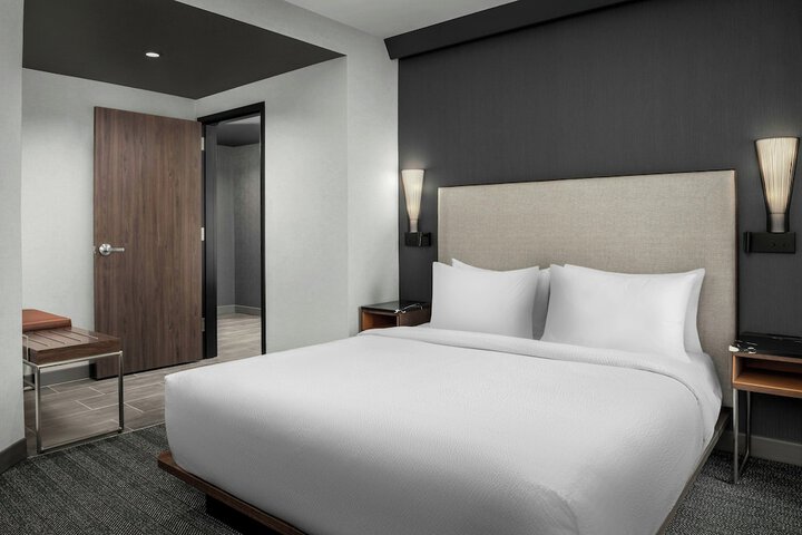 Room 34 of 70