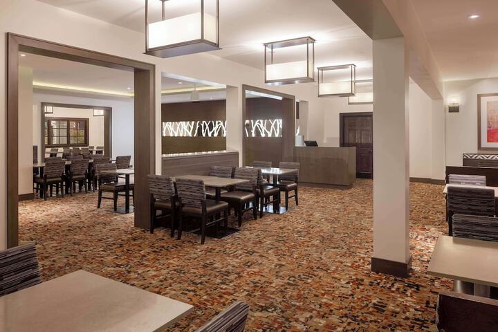 Embassy Suites by Hilton Palm Desert