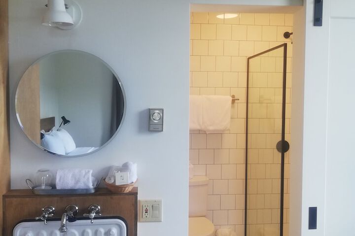 Room 6 of 43