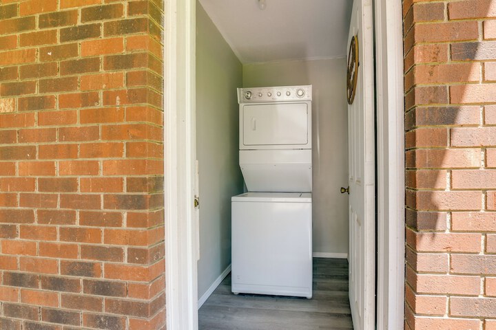 Charming Jonesville Home w / Grill - Near Wineries!