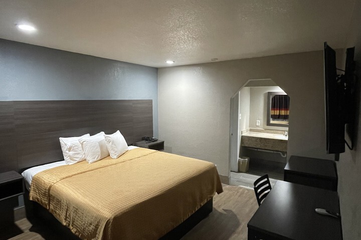 Room 9 of 11