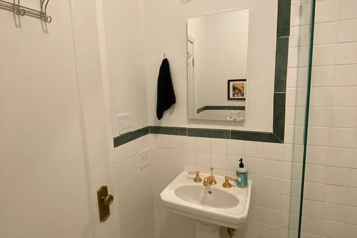 Room 16 of 30
