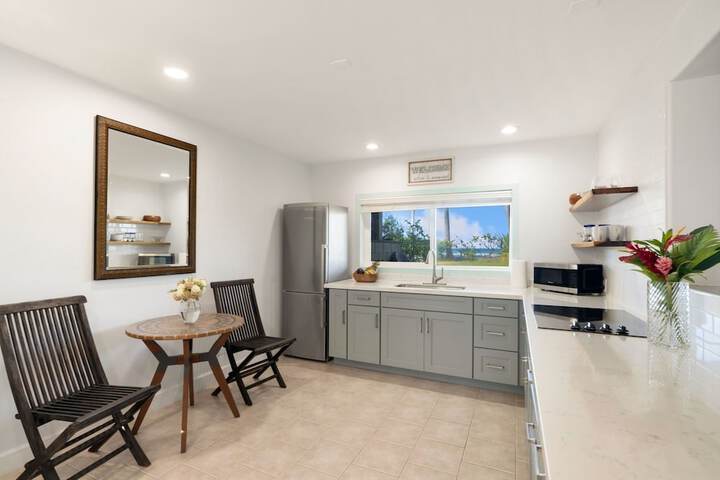 King Hale 4 Bedroom Home by RedAwning