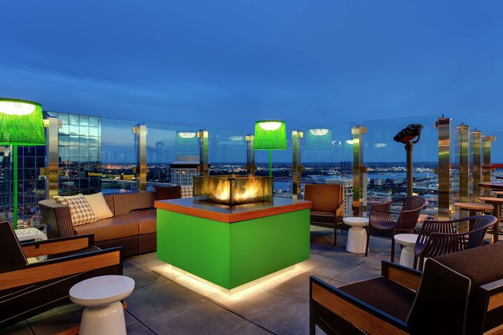 Lounge 99 of 107