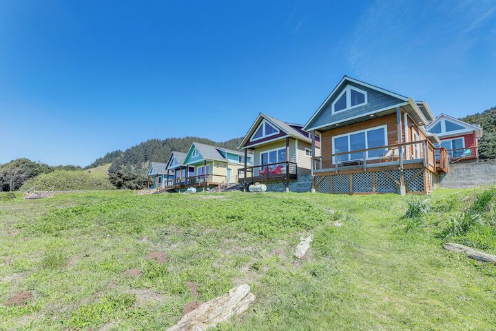 Peaceful Winter Retreat: Oregon Coastline Beach!