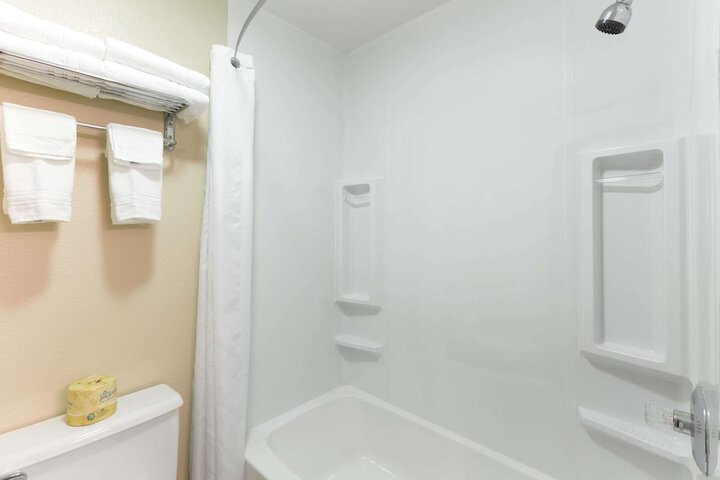 Room 16 of 22