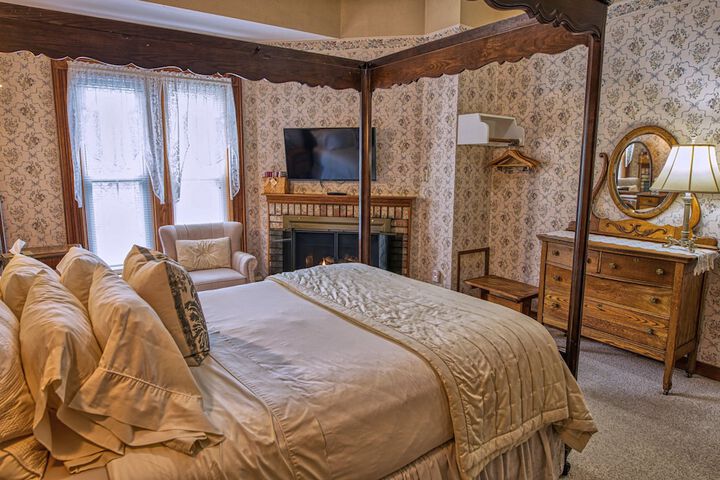 Rockwell Falls Inn and Wine Bar