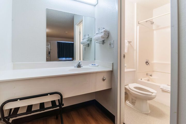 Room 8 of 28