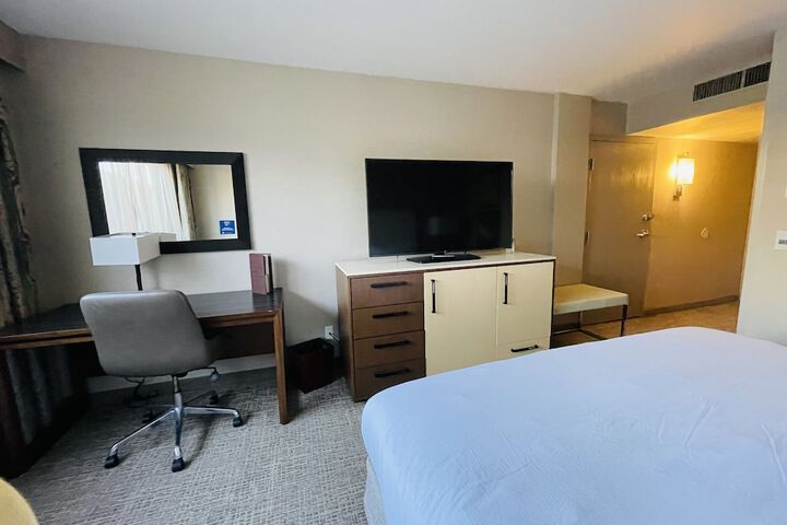 DoubleTree by Hilton Fresno Convention Center