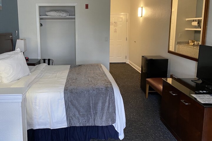 Room 54 of 76