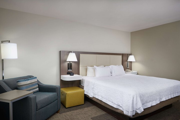 Room 27 of 40