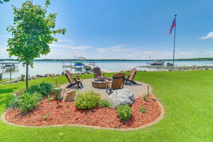 Lakeside Alexandria Retreat w / Deck + Boat Dock!