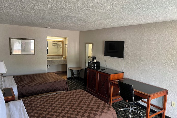 Room 9 of 47