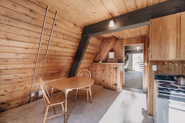 05mbh - Economical - Wifi - Pets Ok - F / p - D/w - Sleeps 2 1 Bedroom Apts by RedAwning