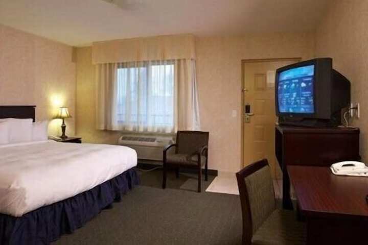 Langley Hwy Hotel