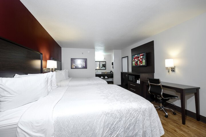 Room 32 of 48