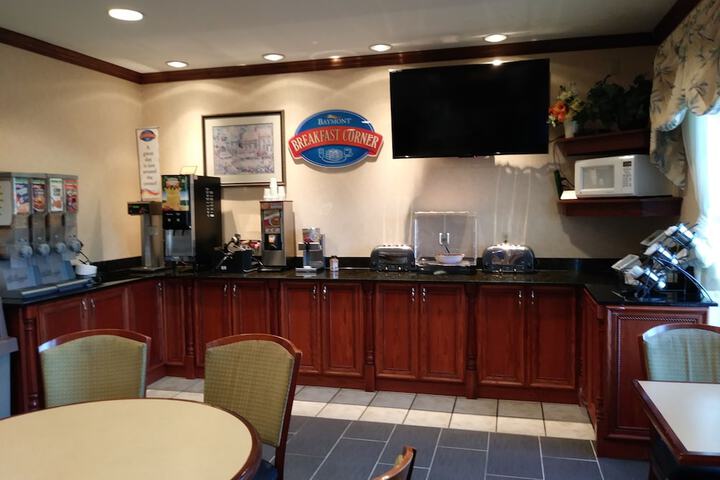 Baymont by Wyndham Waterford / Burlington WI