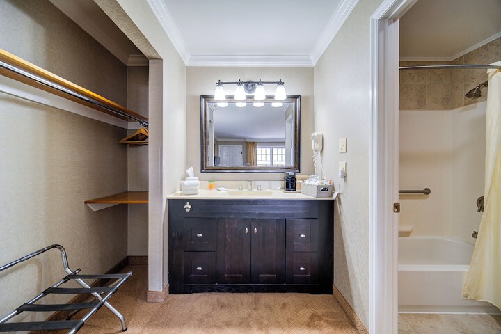 Room 5 of 18