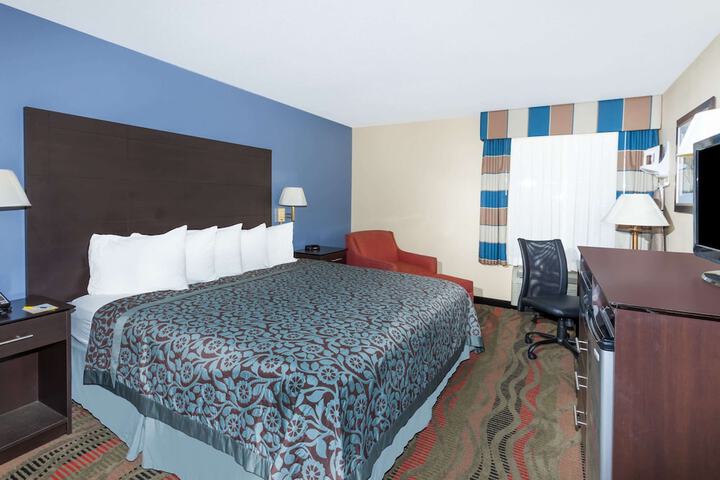 Room 12 of 26