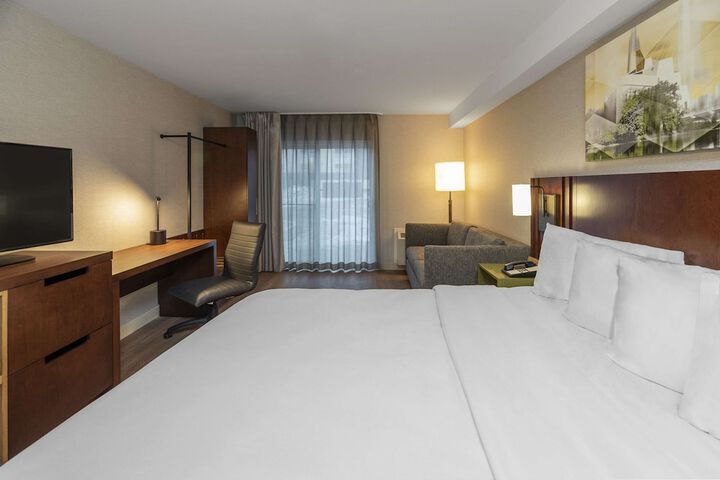 Room 33 of 49