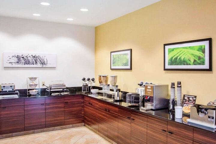 Breakfast/Coffee Service 25 of 27