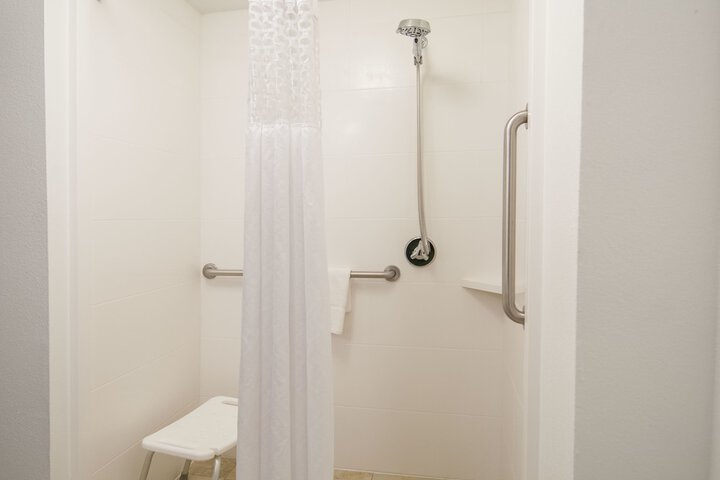 Room 28 of 38