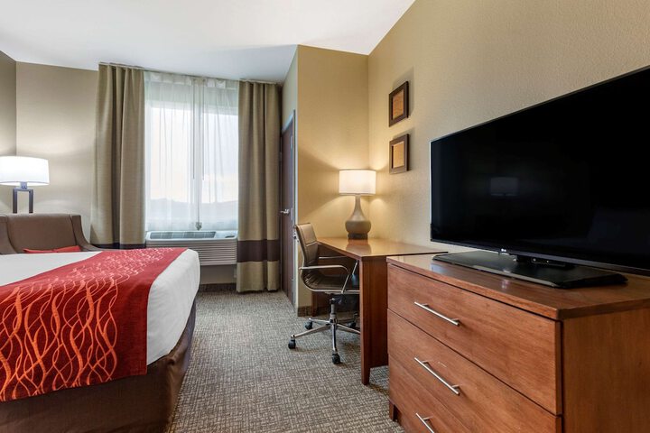 Comfort Inn & Suites Near Mt. Rushmore