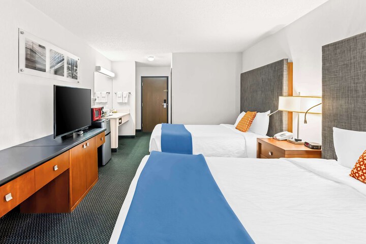 Room 26 of 38
