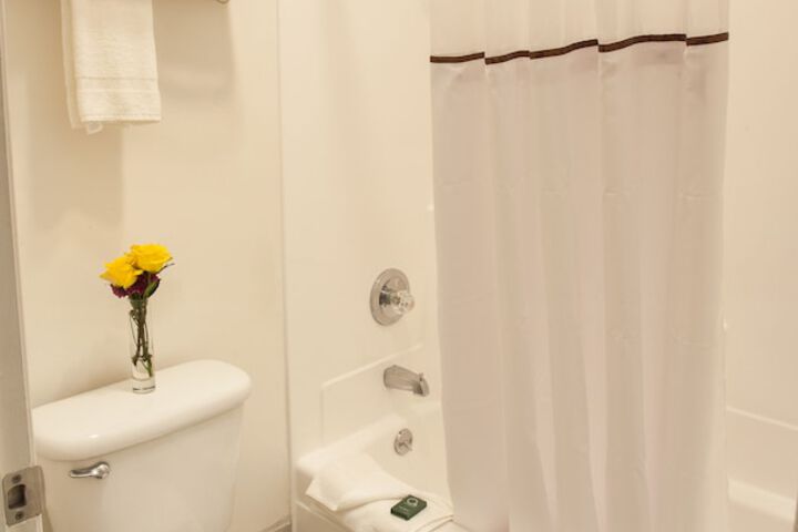 Room 8 of 33