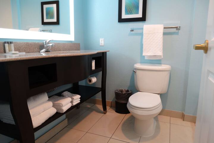 Room 12 of 32
