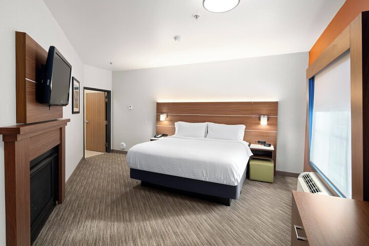 Holiday Inn Express & Suites Interstate 90 by IHG