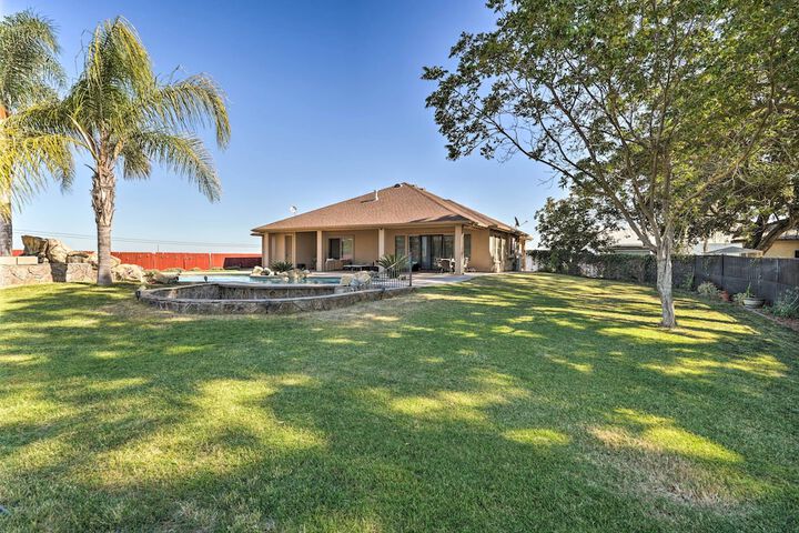 Near Wineries: Elk Grove Getaway w / Saltwater Pool