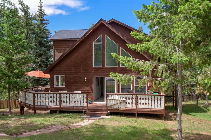 Woodland Park Chalet w / Deck Grill & Mtn Views!