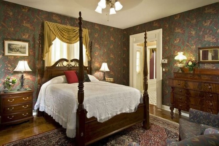 Room 32 of 73