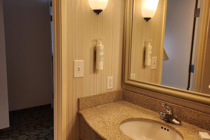 Room 27 of 53