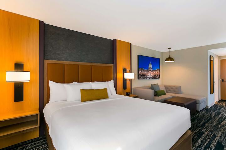 Room 32 of 45