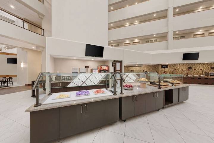 Embassy Suites by Hilton Milwaukee Brookfield
