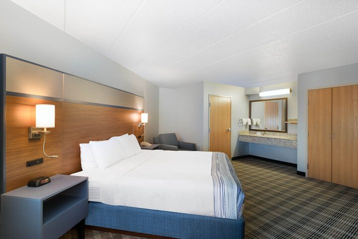 Room 10 of 30