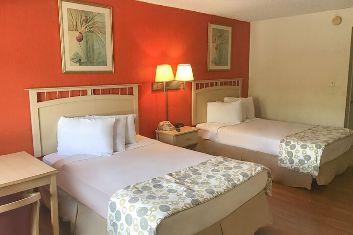 Room 8 of 10