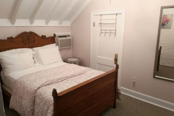Room 17 of 35