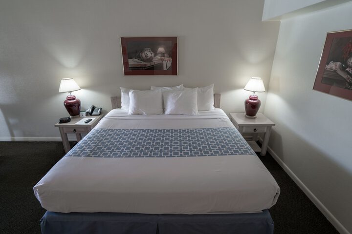 Room 10 of 18