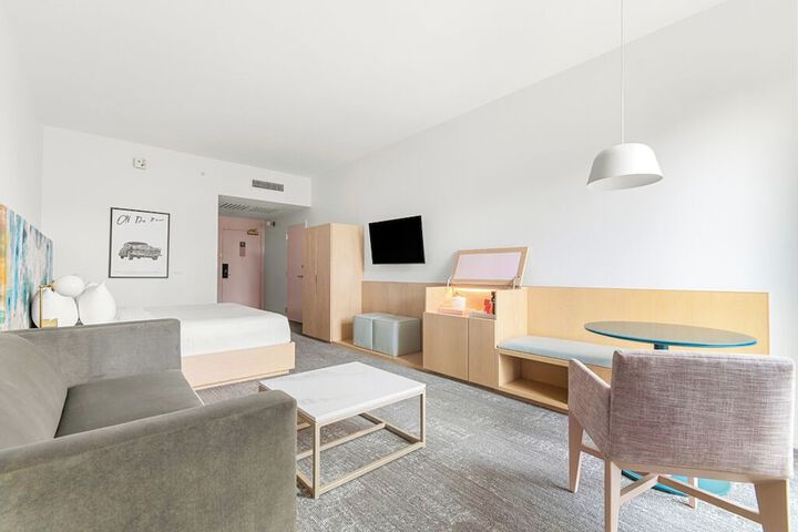 Room 83 of 164