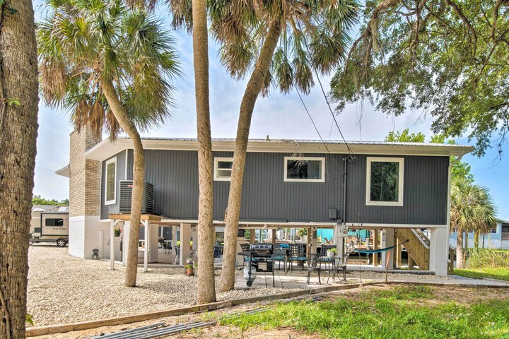 Remodeled Retreat on Homosassa River Canal!