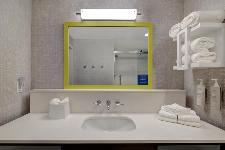 Hampton Inn & Suites Marina