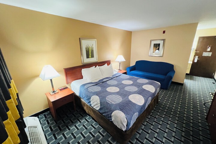 Room 17 of 40