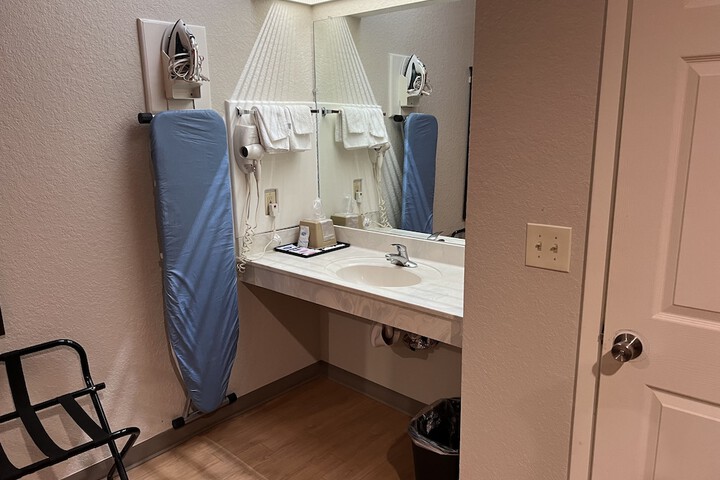 Room 13 of 30