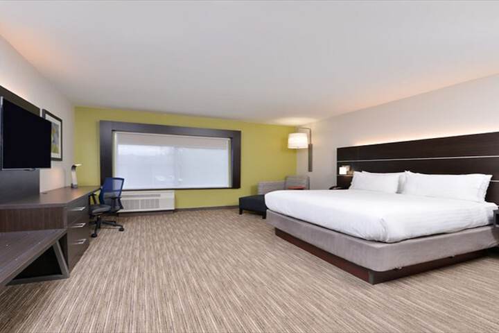 Holiday Inn Express & Suites Parkersburg East by IHG