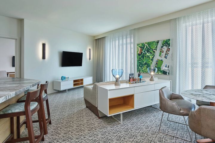 Art Ovation Hotel Autograph Collection