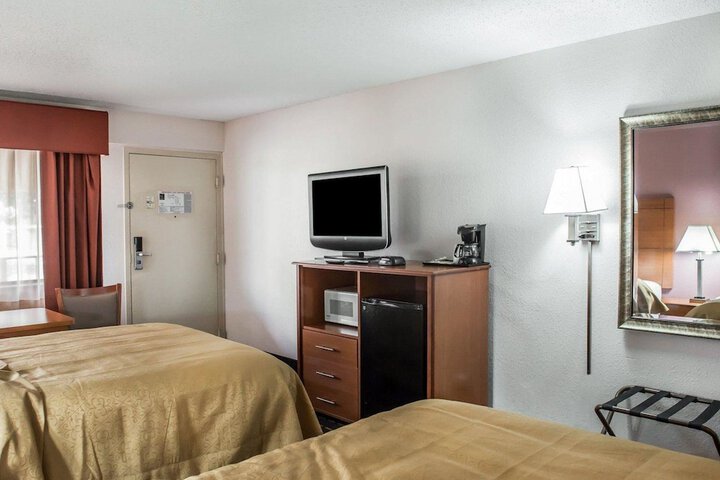 Room 12 of 37