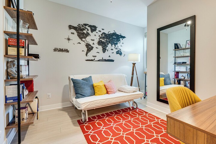 12 Mi to Dtla! Multi-level Charmer w / Pool Access